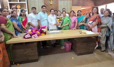 संदेश पारकर यांनी स्वीकारला कणकवली नगरपंचायतीचा पदभार.....१७ वर्षानंतर पारकर पुन्हा नगरपंचायतीमध्ये