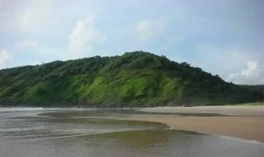 मोचेमाड घाटीचा बळी घेतला जातोय!.....‘सी व्ह्यू’च्या लालसेपोटी झाडांची कत्तल....उद्याच्या दुर्घटनेला शासन जबाबदार ठरणार का?