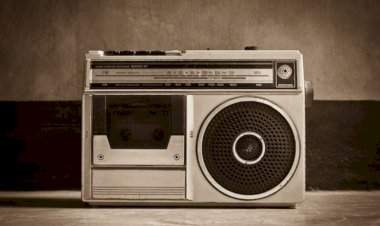 जागतिक रेडिओ दिवस : आवाजाने जोडलेले जग