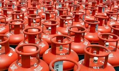 घरगुती ६० रुपये तर व्यावसायिक सिलिंडर ११५ रुपयांनी महाग.....सर्वसामान्यांचे बजेट कोलमडणार