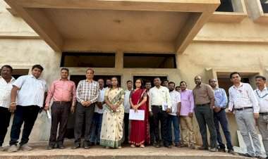 परुळे येथे प्राथमिक आरोग्य केंद्राच्या नव्या इमारतीची जिल्हाधिकाऱ्यांकडून पाहणी