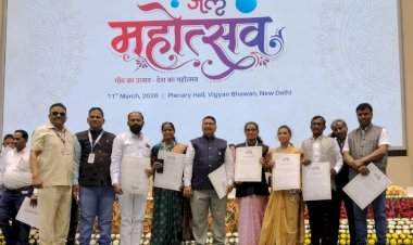 परुळे ग्रामपंचायतीला राष्ट्रीय स्तरावर सन्मान....नवी दिल्लीतील राष्ट्रीय जलजीवन मिशन कार्यक्रमात सरपंच प्रणीती आबंडपालकर सहभागी