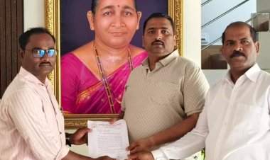 सामाजिक बांधिलकीच्या रुग्णवाहिकेसाठी महेश सारंग यांच्याकडून मदत.