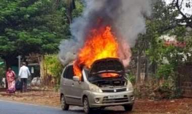 कणकवली  कनकनगर येथे कारने घेतला पेट