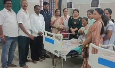 भाजपा स्थापना दिनानिमित्त कार्यकर्त्यांनी केले रूग्णांना फळेवाटप