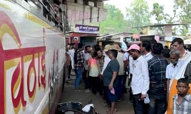 वेगाने येणारी दुचाकी बसखाली...कणकवली बसस्थानकासमोरील घटना