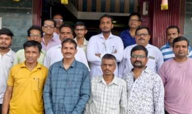 शाळांकडून वह्या-पेन विक्रीची सक्ती.....सिंधुदुर्गातील स्टेशनरी व्यावसायिकांवर उपासमारीची वेळ.....आंदोलनाचा इशारा