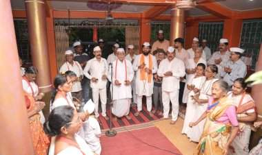 'अवघा रंग एक झाला' - आषाढीला विठ्ठलनामात तल्लीन झाले युवा नेते विशाल परब