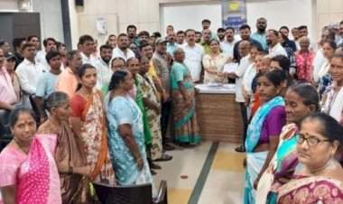 मालवणचा आठवडा बाजार पूर्ववत मुख्य बाजारपेठेत नेण्याच्या मागणीसाठी व्यापारी आक्रमक....नगरपालिकेवर काढला धडक मोर्चा