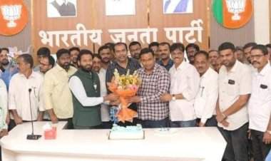 विशाल परब यांच्या प्रमुख उपस्थितीत भाजपा जिल्हा उपाध्यक्ष संदीप गावडे यांचा वाढदिवस उत्साहात साजरा