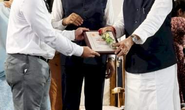 कोकण विभागातील उत्कृष्ट कामगिरीबद्दल वेंगुर्ल्याचे तहसीलदार ओंकार ओतारी यांचा राज्यस्तरीय सन्मान
