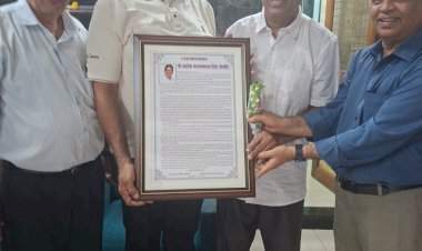 ज्येष्ठ कबड्डीपटू अशोक शिंदे यांचा सन्मान.