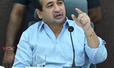 गणेशोत्सव निर्विघ्न पार पाडण्यासाठी प्रशासनाने अलर्ट मोडवर रहा – पालकमंत्री नितेश राणे
