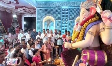 सिंधुदुर्ग राजाचे दर्शन घेत खासदार नारायण राणे यांच्या हस्ते महाआरती