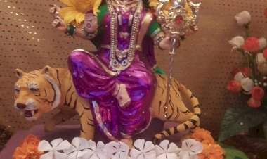 बालहातांनी साकारली दुर्गामातेची मूर्ती.....मळगाव-तेलकाटावाडी येथील बालकलाकारांचा पुढाकार....स्वहस्ते मूर्तीनिर्मिती, सजावट अन पूजनातून जपली परंपरा