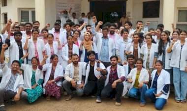 विद्यावेतन नाही, तर काम नाही; सिंधुदुर्गात ११२ प्रशिक्षणार्थी डॉक्टरांचे आंदोलन....आरोग्यसेवा कोलमडण्याची भीती