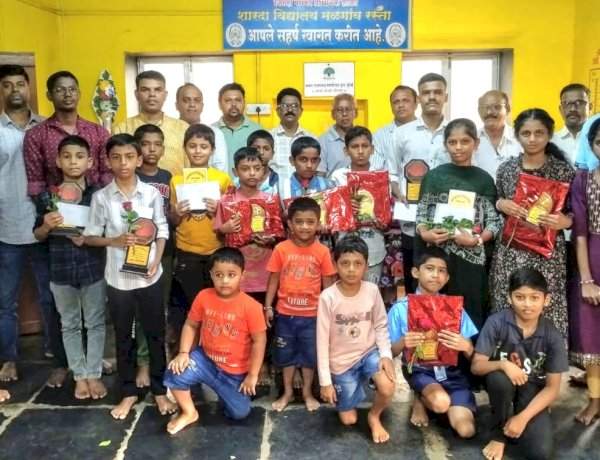 मळगाव येथील दुर्ग बांधणी स्पर्धेत अर्जुन गावकर प्रथम......अष्टविनायक कला क्रिडा मंडळाच्यावतीने स्पर्धेचे आयोजन