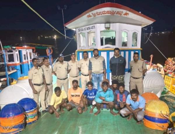 महाराष्ट्राच्या सागरी हद्दीत परप्रांतीय नौका जप्त......देवगड किनाऱ्यावर मत्स्यव्यवसाय विभागाची धडक कारवाई