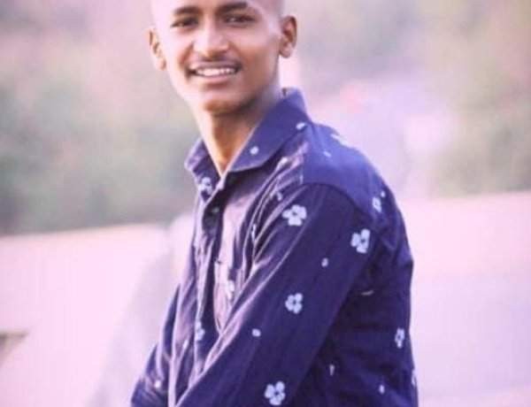 महागड्या मोबाईलच्या खरेदीसाठी आईने पैसे न दिल्याने युवकाची वाढदिवसादिवशीच आत्महत्या