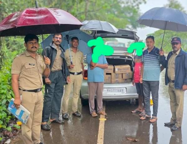 बेकायदा गोवा बनावटीची दारू वाहतूक केल्याप्रकरणी मालवण दोघे ताब्यात....बांदा पोलिसांची कारवाई