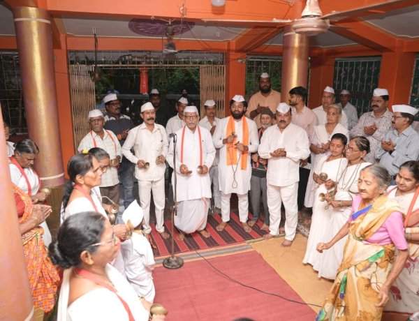 'अवघा रंग एक झाला' - आषाढीला विठ्ठलनामात तल्लीन झाले युवा नेते विशाल परब