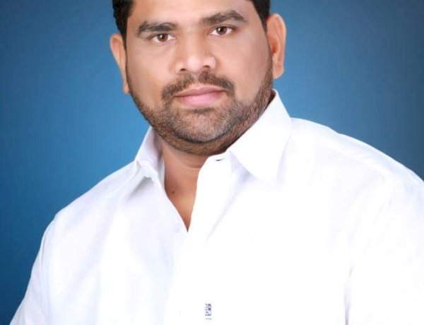 निवतीतील जलसफरीवर बंदी म्हणजे पर्यटन व्यवसाय धनदांडग्यांच्या घशात घालण्याचा डाव - वैभव नाईक