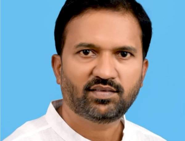 सिंधुदुर्गात राजकीय दहशतवाद फोफावत असताना आमदार दीपक केसरकर धृतराष्ट्राच्या भूमिकेत.....मनसे उपजिल्हाध्यक्ष कुणाल किनळेकर यांचा आरोप
