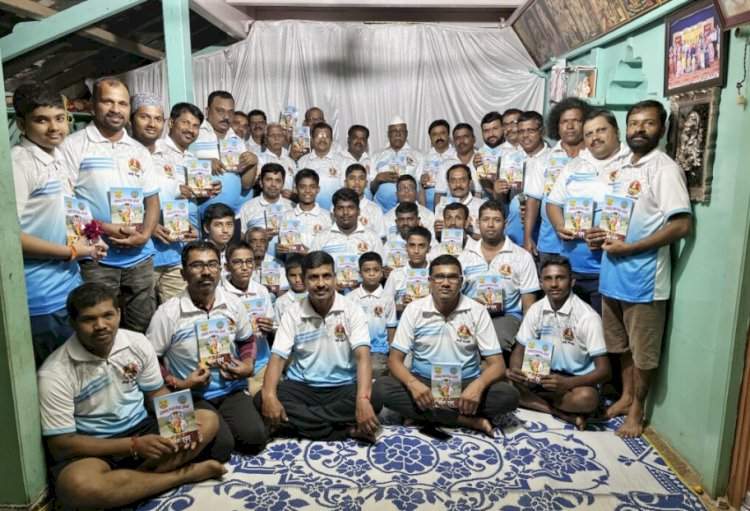 झोळंबे येथील 'दत्तप्रसाद भजन मंडळ' निर्मित अभंग संग्रहाचे प्रकाशन.