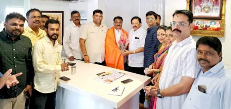 कणकवली तालुका शिवसेना नवरात्र उत्सव मंडळ अध्यक्षपदी रामू विखाळे तर खजिनदारपदी प्रमोद मसुरकर.