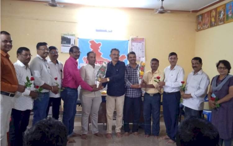 महाराष्ट्र राज्य ग्रामसेवक युनियनच्या अध्यक्षपदी नामदेव तांबे तर उपाध्यक्षपदी सहदेव राऊळ.