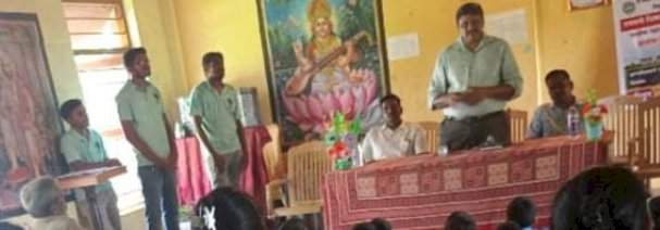 आवळेगाव येथे कृषी महाविद्यालय किर्लोसच्या कृषीदुतांचे कुक्कुटपालन व्यवसाय व्यवस्थापन प्रशिक्षण.
