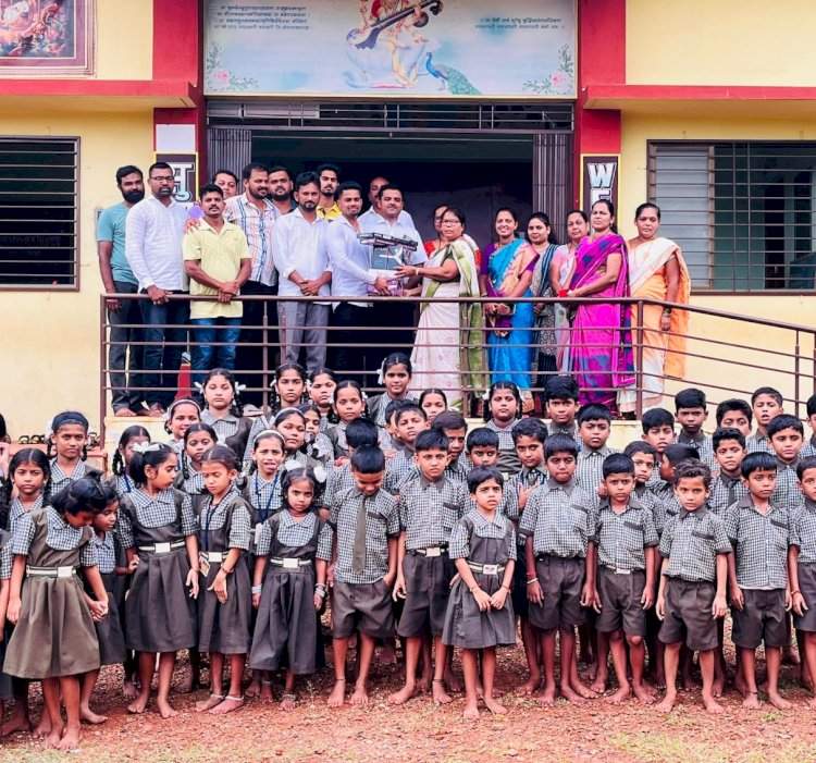 भाजप युवा मोर्चा वेंगुर्लाच्या वतीने मठ शाळा नं २ ला वाय फाय सुविधा व सीलिंग फॅन्स प्रदान.