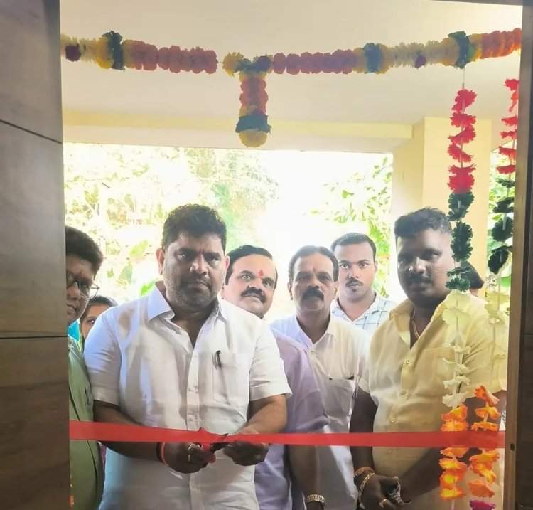 हुमरस गावातील अंगणवाडी इमारतीचे आ. वैभव नाईक यांच्या हस्ते उद्घाटन.