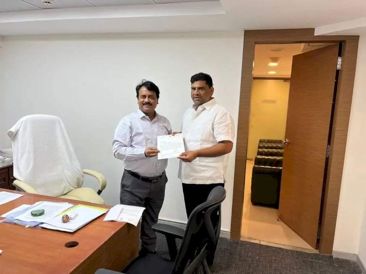 पर्ससीन बोटींवर कारवाईसाठी ताशी २० नॉटिकल वेगाची गस्ती नौका डिसेंबर महिन्यात देणार.  पारंपारिक मच्छिमारांचे प्रश्न व उपोषणा संदर्भात आ. वैभव नाईक यांनी घेतली मत्स्य आयुक्तांची भेट.