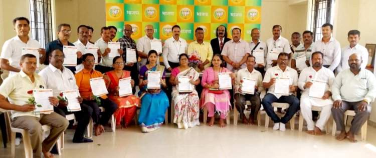 किसान मोर्चा कार्यकर्त्यांनी मोदी सरकारची कामे शेतकऱ्यांपर्यंत पोहचवावी : प्रसंन्ना उर्फ बाळु देसाई.   भाजपा किसान मोर्चाच्या पदाधिकाऱ्यांना मान्यवरांच्या हस्ते नियुक्तीपत्र प्रदान.