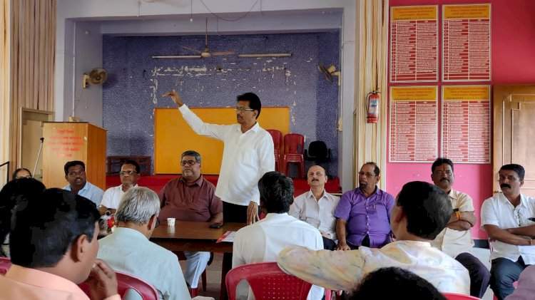 ओरोस येथे सिंधुदुर्ग जिल्हा काँग्रेसची सभा संपन्न.