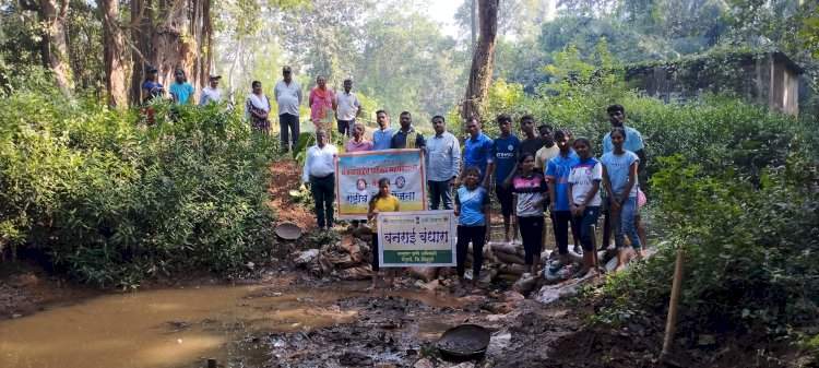 खर्डेकर महाविद्यालयाच्या स्वयंसेवकांनी दोन दिवसात बांधले दोन वनराई बंधारे.