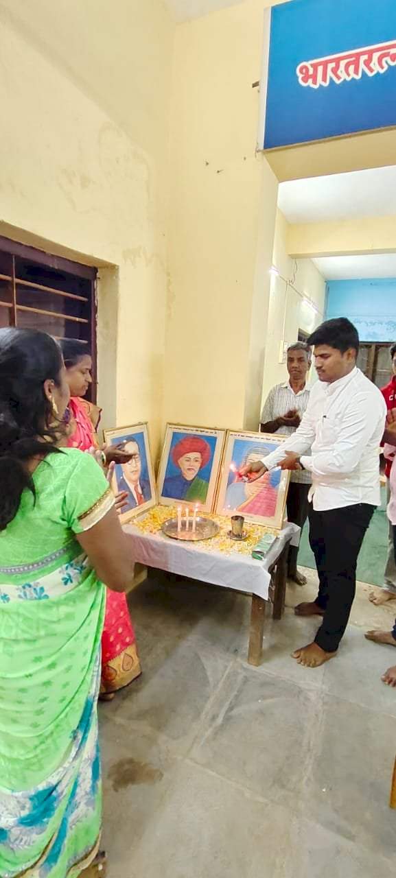 आजच्या स्त्रियांनी सावित्रीबाई फुले यांच्या विचारांवर चालणे गरजेचे : ॲड.किशोर खरात.   आनंदवाडी येथे सावित्रीबाई फुले जयंती उत्साहात साजरी.