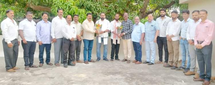 भाजपाच्या वतीने पत्रकार दिनाचे औचित्य साधून पुरस्कार प्राप्त पत्रकारांचा सत्कार.