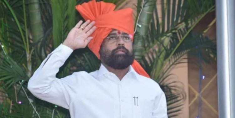 प्रजासत्ताक दिनानिमित्त मुख्यमंत्र्यांच्या हस्ते वर्षा निवासस्थानी ध्वजारोहण.