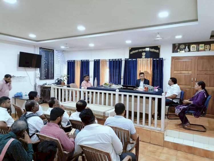 मराठा आरक्षणाच्या सर्वेक्षणाचा आ.वैभव नाईक यांनी घेतला आढावा.