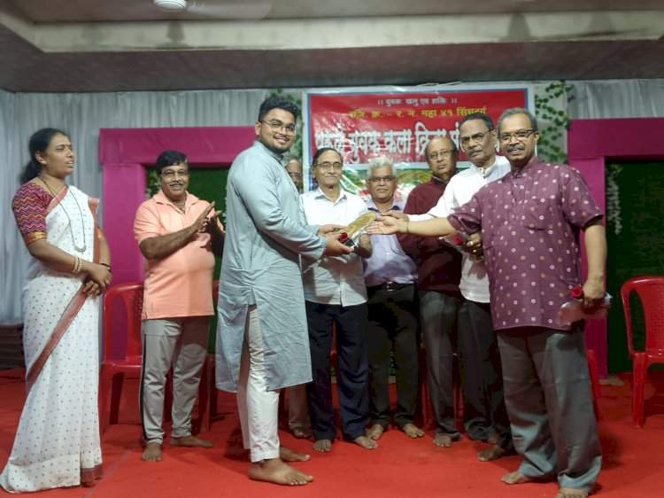 राधारंग फाउंडेशन च्या वतीने आयोजित जिल्हास्तरीय नाट्यगीत गायन स्पर्धेत सर्वेश राऊळ प्रथम.