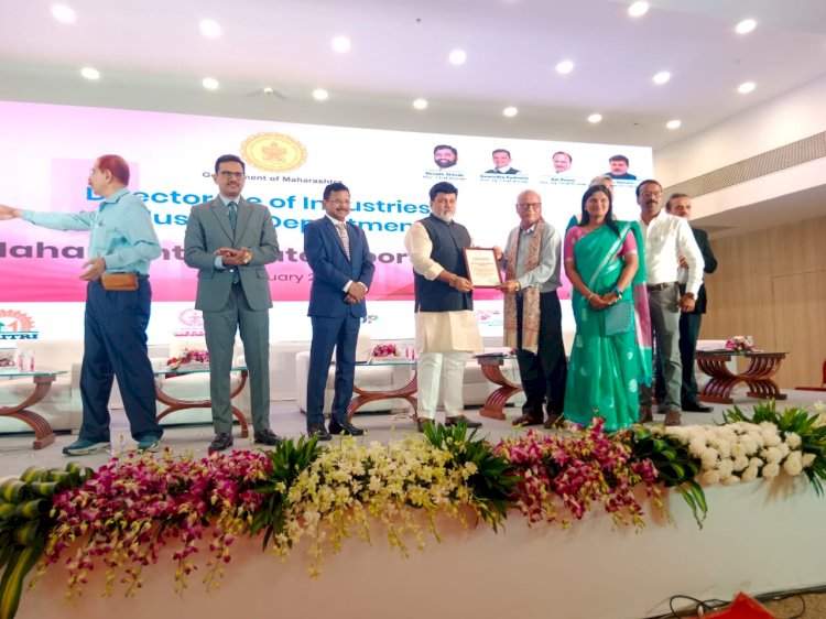 वेंगुर्ला येथील अमृता कॅश्यू इंडस्ट्रीजचा महाराष्ट्र राज्य निर्यात पुरस्काराने गौरव.