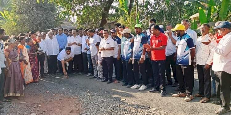 घावनळेत ३ कोटी ५४ लाख आणि नेरूर येथे २ कोटी ३९ लाखाच्या रस्त्यांचा आ.वैभव नाईक यांच्या हस्ते शुभारंभ.