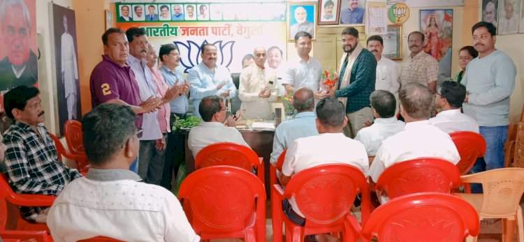 लोकसभा विजयाची हॅट्ट्रिक करण्यासाठी युवा मोर्चाने सज्ज व्हावे : डाॅ.अमेय देसाई.  भाजपा युवा मोर्चा वेंगुर्ला तालुकाध्यक्ष पदी प्रणव वायंगणकर यांच्या निवडीबद्दल सत्कार.