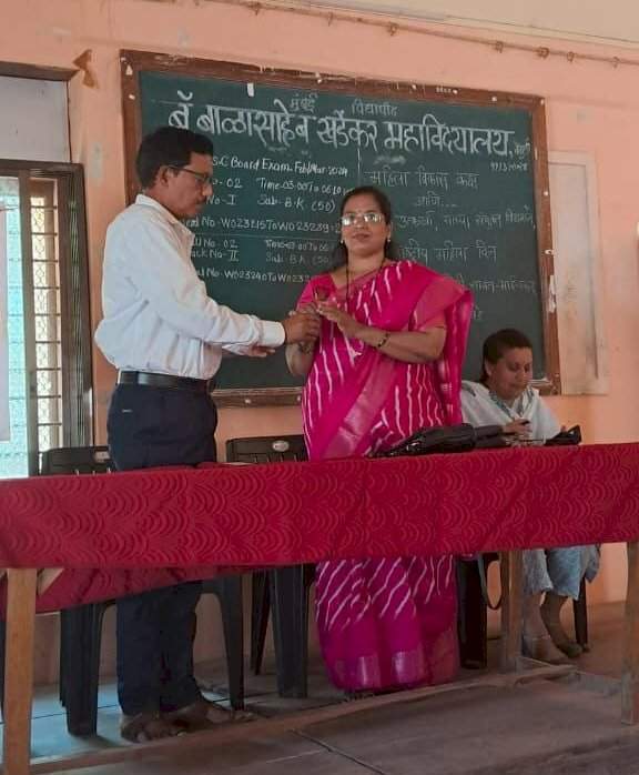 विद्यार्थ्यांनी शारीरिक व मानसिक स्वास्थ्य सांभाळावे : डॉ अश्विनी माईणकर.  महिला दिनानिमित्त खर्डेकर महाविद्यालयात व्याख्यानाचे आयोजन.