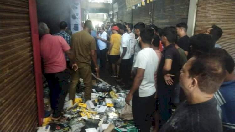 कणकवली येथे मोबाईल शॉपीला आग; लाखोंचे नुकसान.