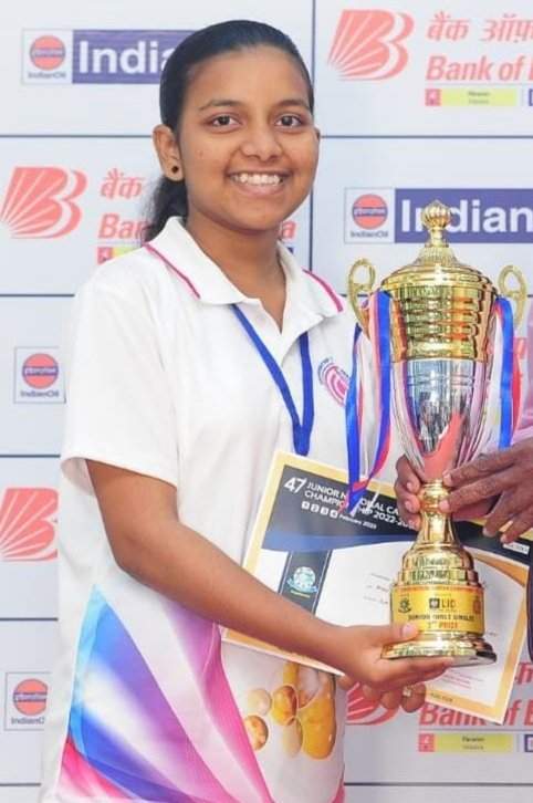 केशर निर्गुण हिची वरिष्ठ राष्ट्रीय कॅरम स्पर्धेसाठी महाराष्ट्र संघात निवड.