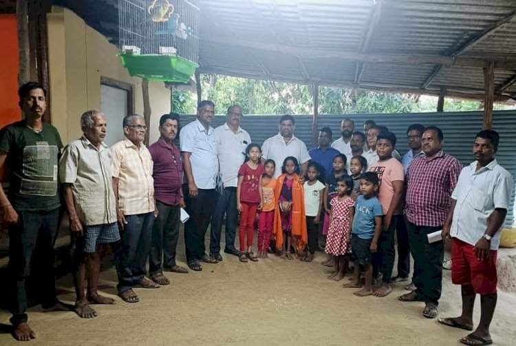 अर्पिता महादेव वेतुरेकर यांचा आमदार वैभव नाईक यांनी केला सत्कार.