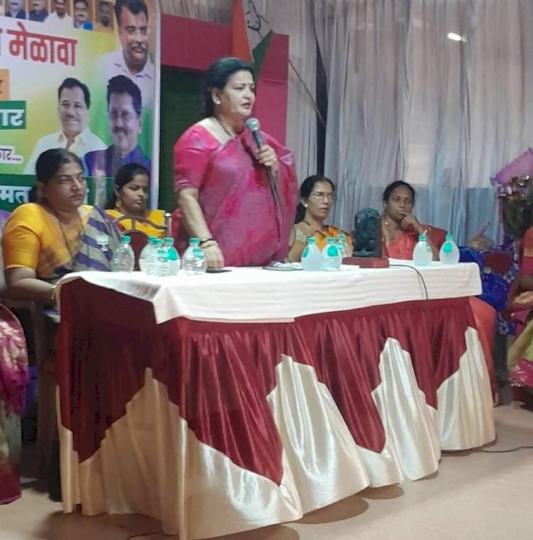 सिंधुदुर्ग जिल्ह्याच्या विकासासाठी नारायण राणे यांना संधी द्या : निलम राणे.  वेंगुर्ला तालुक्यातील परुळे येथे प्रचाराचा शुभारंभ.